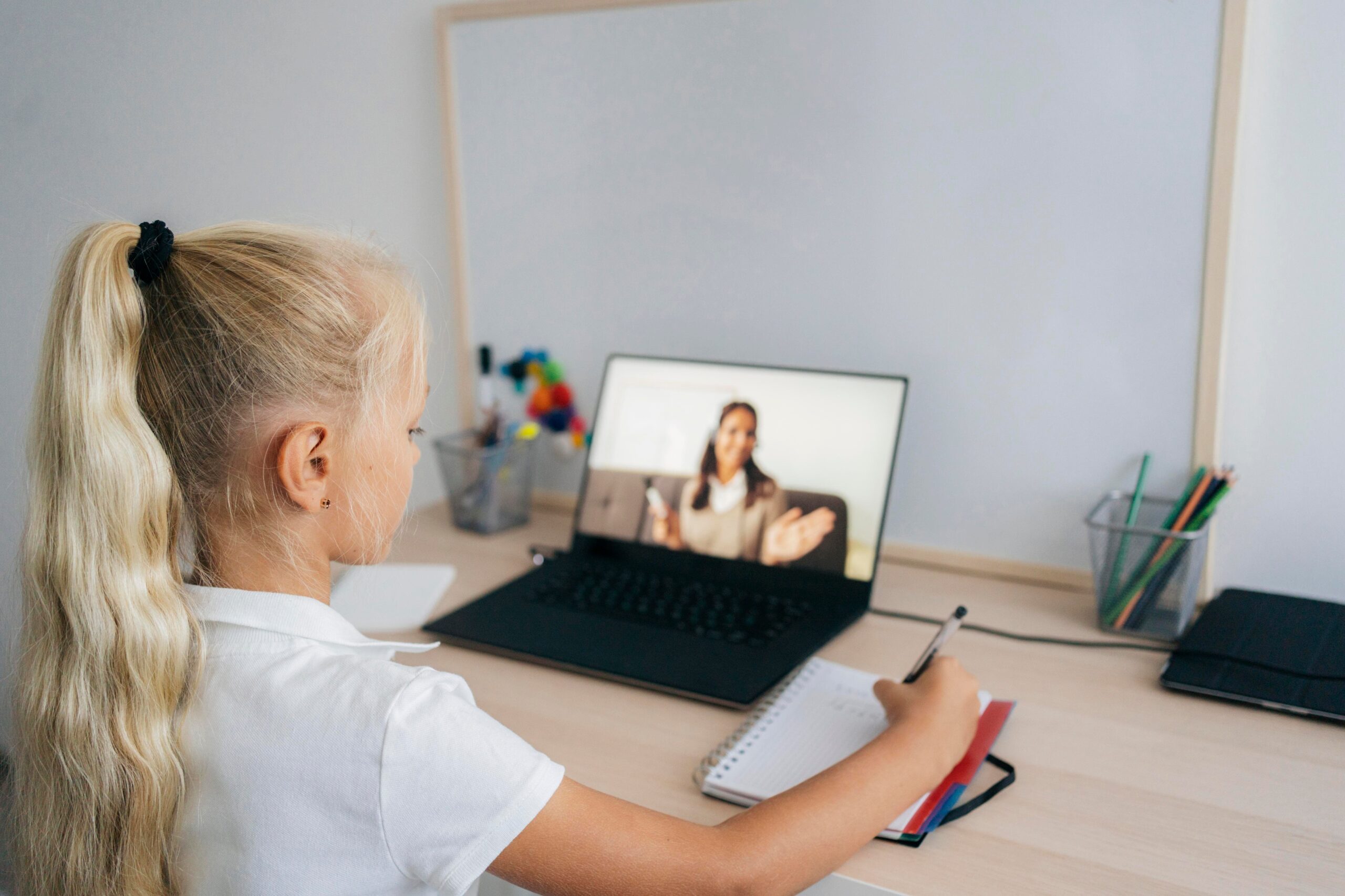 young girl paying attention online class 1 scaled
